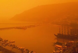 Пил з Сахари дійшов до Туреччини: небо Анталії стало червоним (відео)